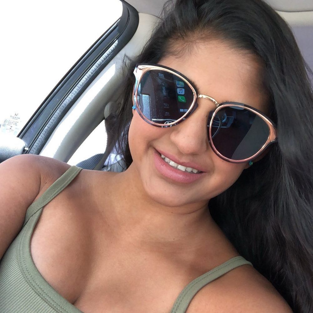 Meet your Posher, Alejandra